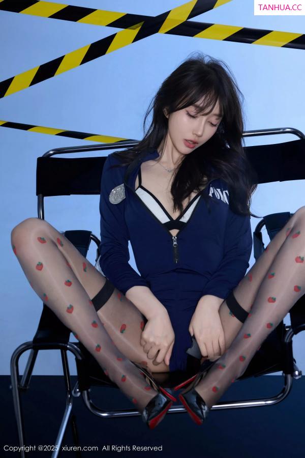 玥儿玥  [XiuRen]高清写真图 2025.07.14 No.10544 玥儿玥er 蓝色制服第27张图片